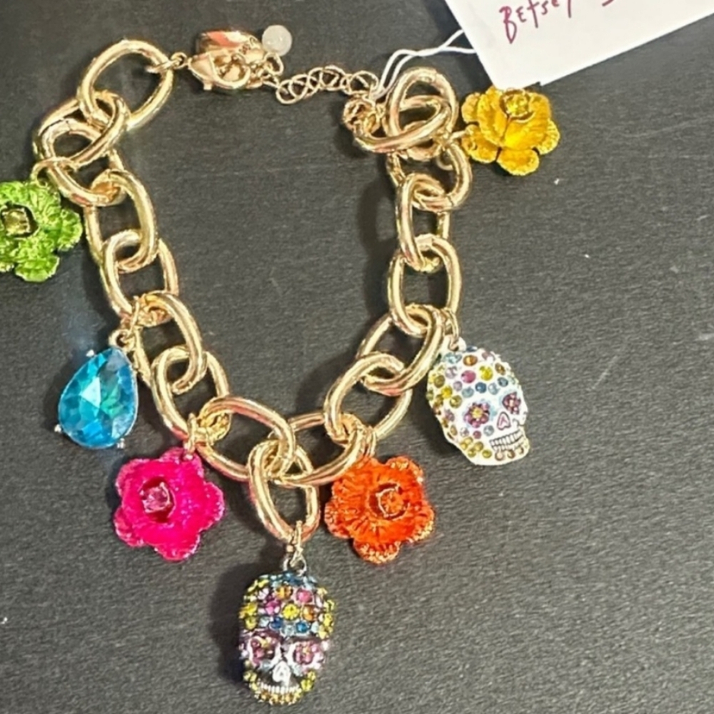 Betsey Johnson Colorful Sugar Skull and Flower Charm Bracelet Bnwt TI rt te